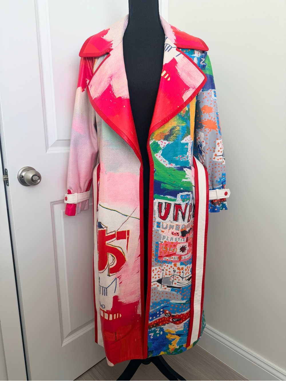 Alice + Olivia Jean Michel Basquiat Collab Vegan Leather Graffiti Trench Coat - Picture 6 of 12